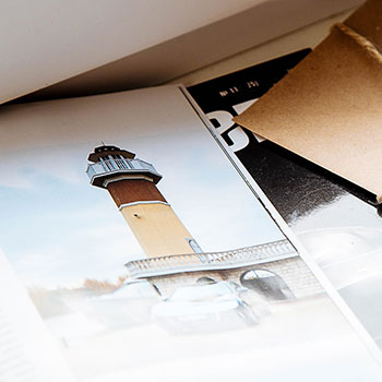  寄生虫黑白版：奥斯卡经典的黑白影像新生命（寄生虫 黑白版）